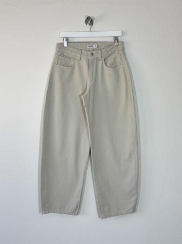 Pantalón Barrel Tiro Medio Gabardina Rígida